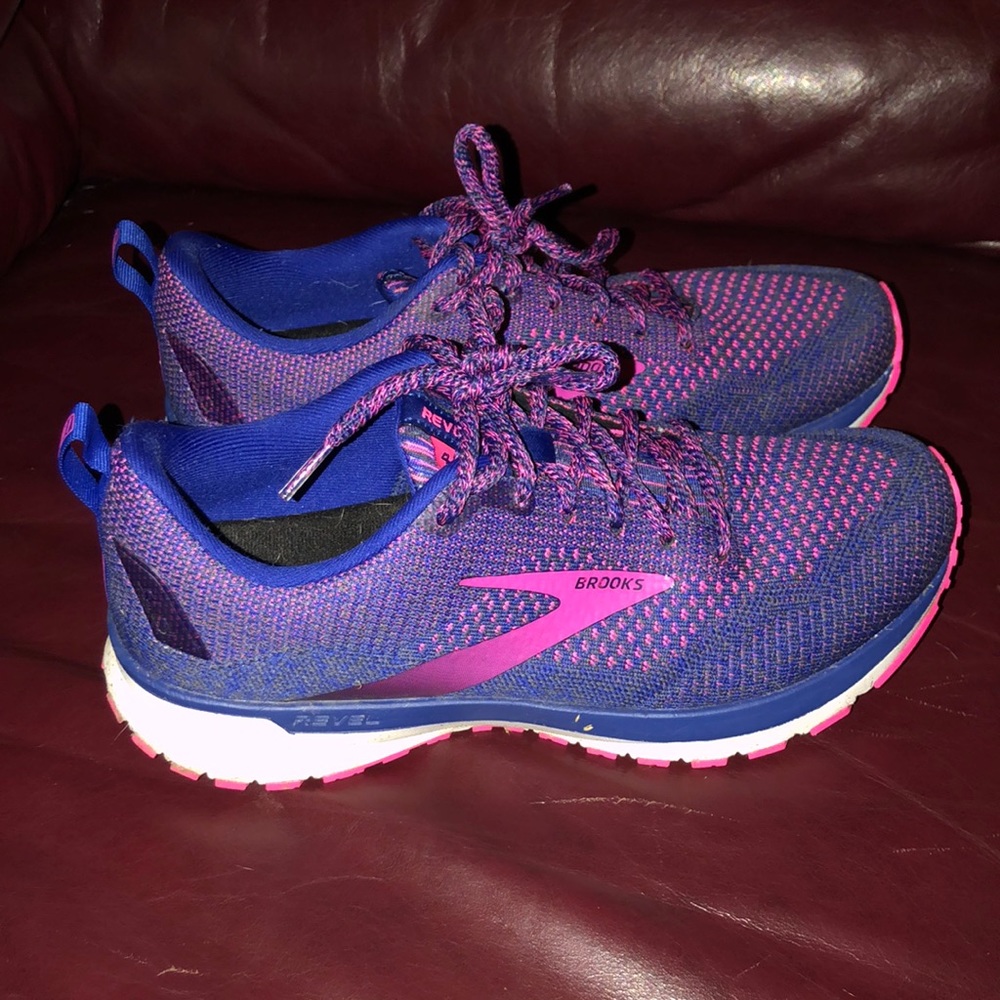 Brooks women’s size 9 Revel 4 sneakers - Picture 1 of 4